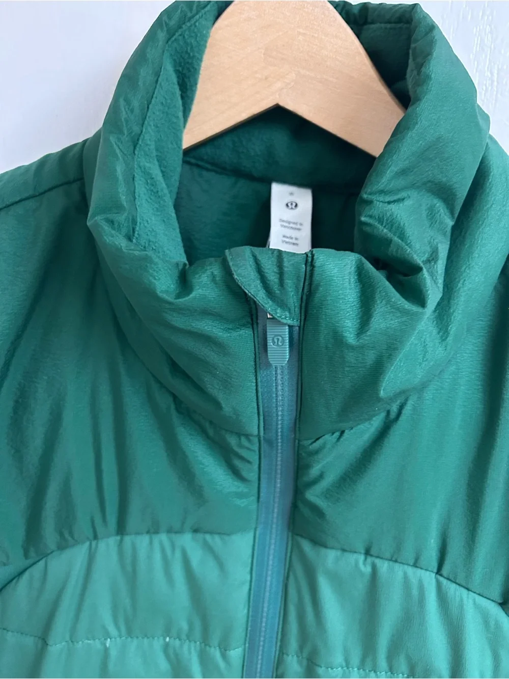 Lululemon Down For It All Vest Size 8 Womens Everglade Green